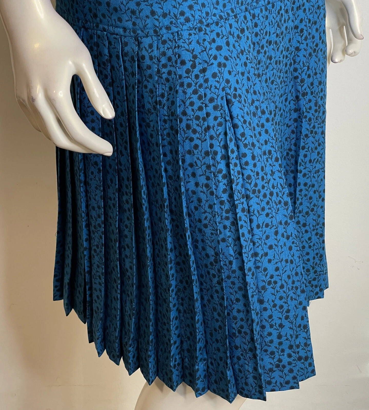 Abito Vintage Valentino Boutique Blu Floreale Lana 10 Gonna Pieghettata LS Bottone Fnt