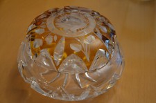 Dose aus Bleikristallglas , geschliffen, Deckel farbig