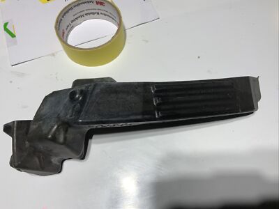 2019-2024 TOYOTA COROLLA FRONT RIGHT FENDER AIR GUIDE INSULATOR