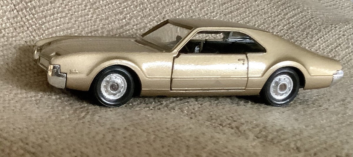 ヘッドライト開閉　AUTO PILEN OLDSMOBILE TORONADO ヘッドライト開閉 AUTO PILEN OLDSMOBILE TORONADO 68-69 Olds