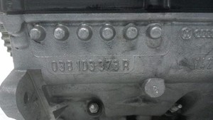 038103373R zylinderkopf r. VOLKSWAGEN PASSAT BERLINA 3B3 desop382716