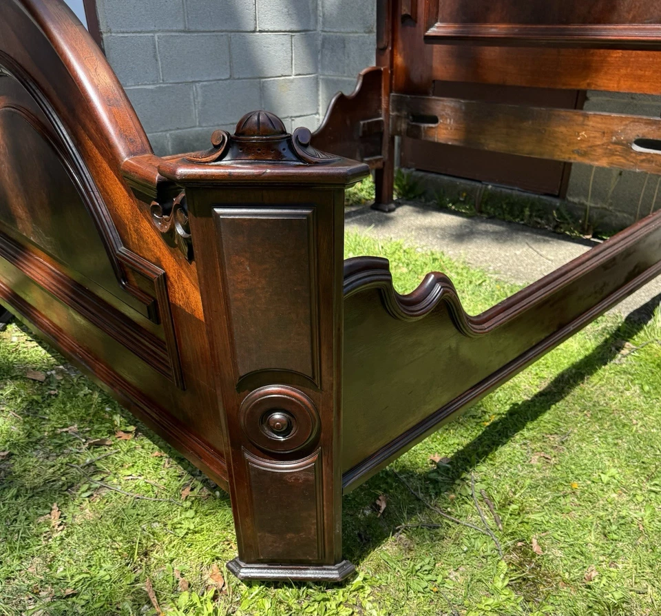 JUEGO DE DORMITORIO SUPERIOR MÁRMOL RENACENTISTA NOGAL TALLADO Y BURL 2 PIEZAS Foto 3 de 4