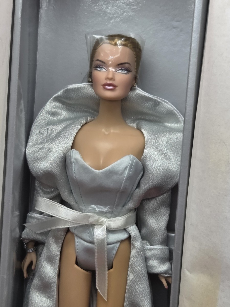2002 Integrity Toys Winter Close-Up Veronique Perrin Jason Wu