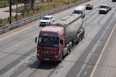 LKW Foto Howo 380 Silo-Sattelauflieger Kasachstan rot CIMC #w6jn