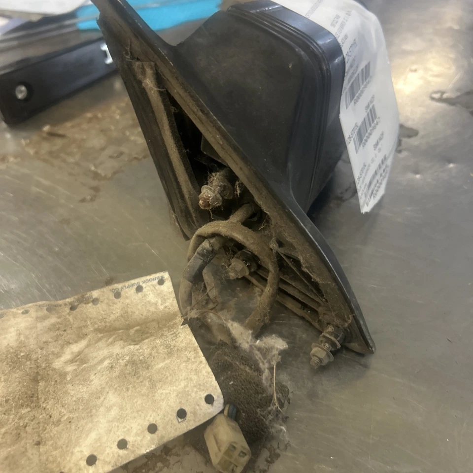 Espejo retrovisor puerta izquierda Dodge Colt 1985-89 eléctrico  Foto 2 de 3