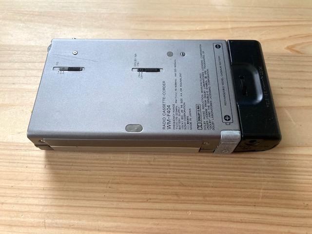 ジャンクソニーカセットウォークマンWM-F404 SONY WM-F404 WALKMAN Silver Radio Cassette Recorder