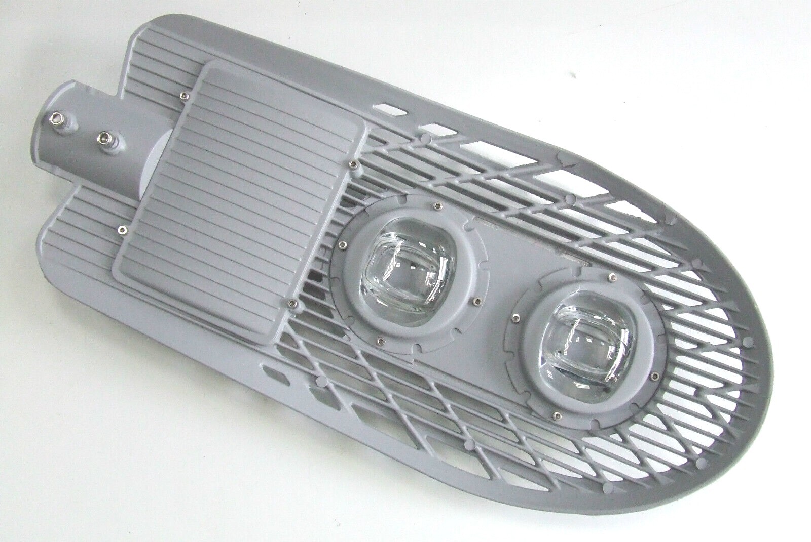 Illumina il tuo Viale con il Lampione Stradale 2 LED 30W Guscio