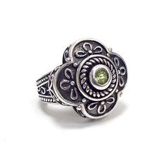Hallmarked 925 Sterling Silver Green Peridot Gem Cocktail Ring Size 6 Jewelry