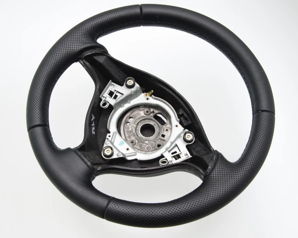 Lenkrad beziehen mit Leder für Volkswagen Golf 4 JAHR 2002 NEU LEDER - Imagem 4 de 4