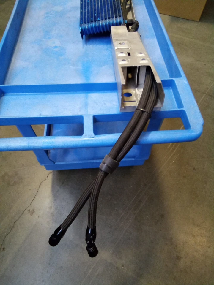 Barra de choque delantera de aluminio con enfriador de transmisión Nissan GT-R 2014 OEM R35 GTR Foto 2 de 4