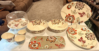 Threshold Lot of 11 Melamine Floral Serving Bowls, Platters, Covered Cake Server