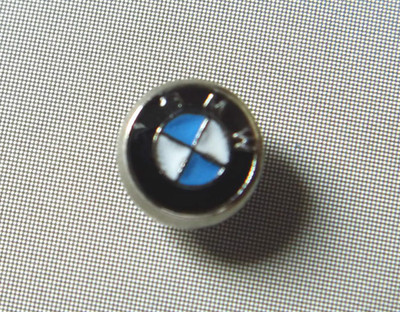  BMW   Pin mit  BMW Cartonage Neu und OVP ca. 0,5 cm  siehe Fotos