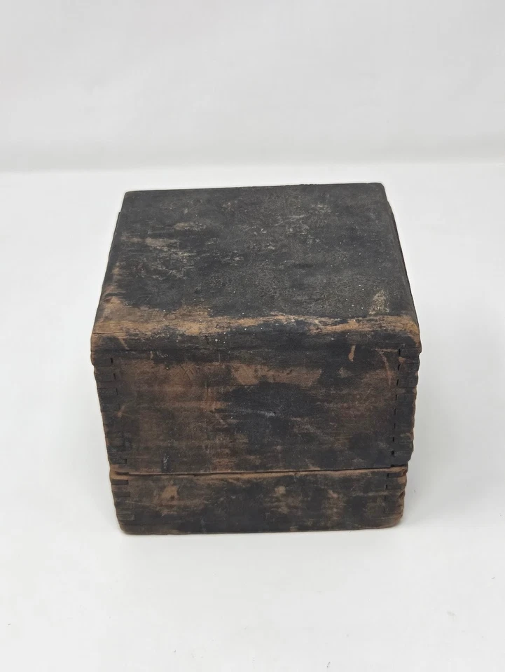 Juego de perforadoras de números de acero vintage en caja de madera con colección de 0-8 estampillas Foto 2 de 4