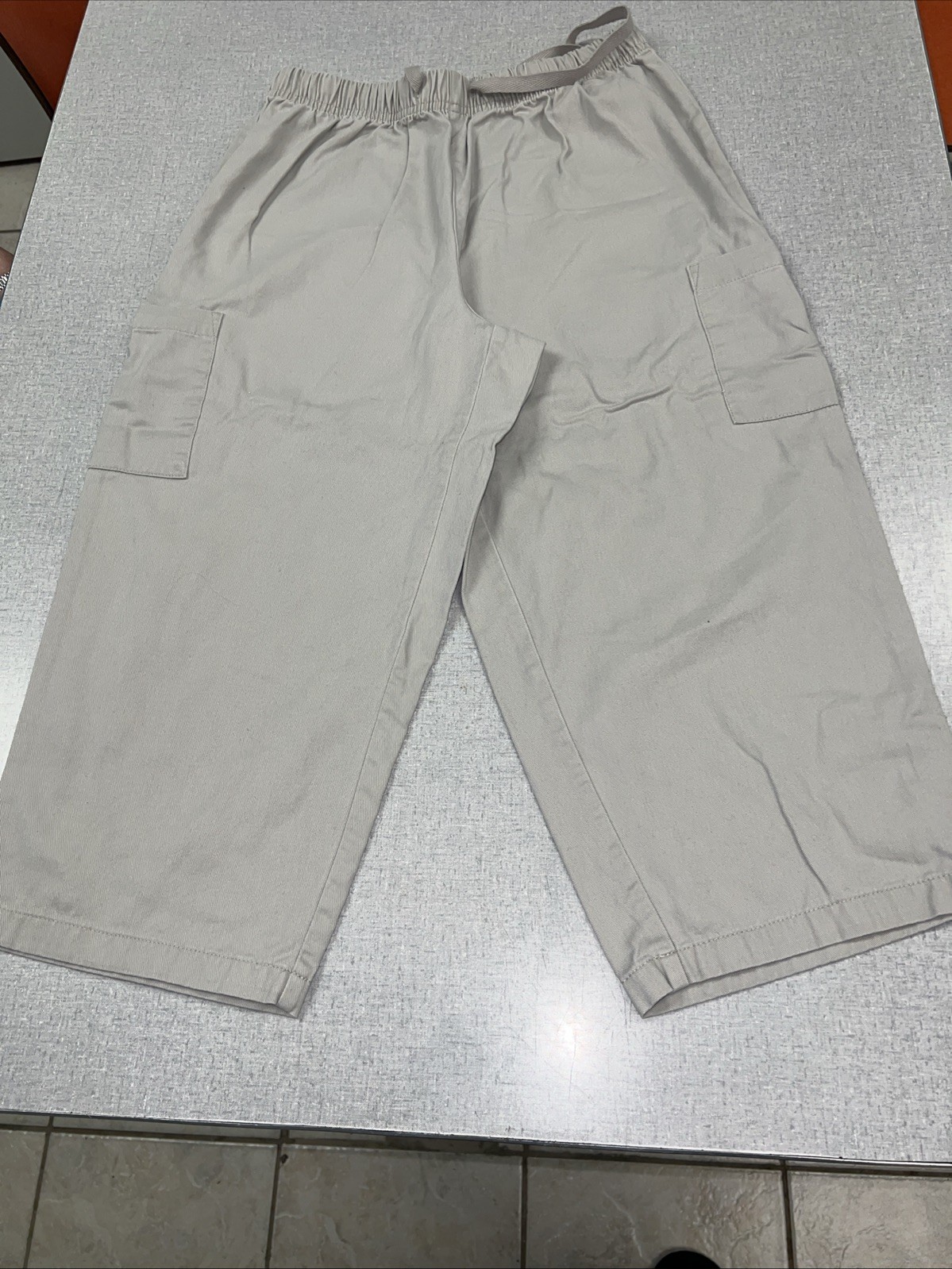 Basic Editions Size Medium Beige Capris - image 1