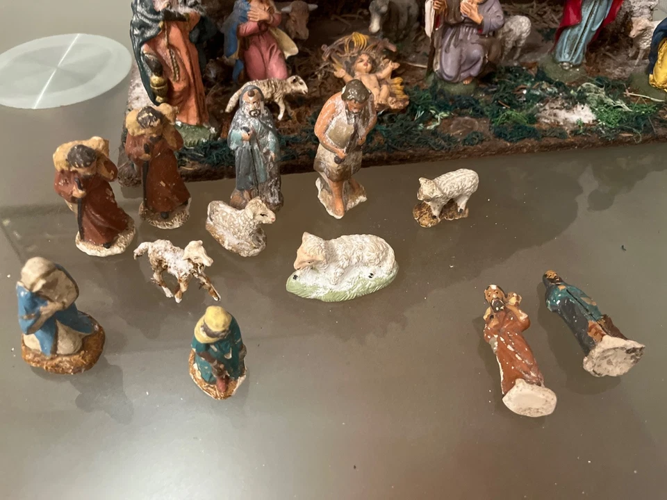 creche 1970 avec Santon - Photo 2/3