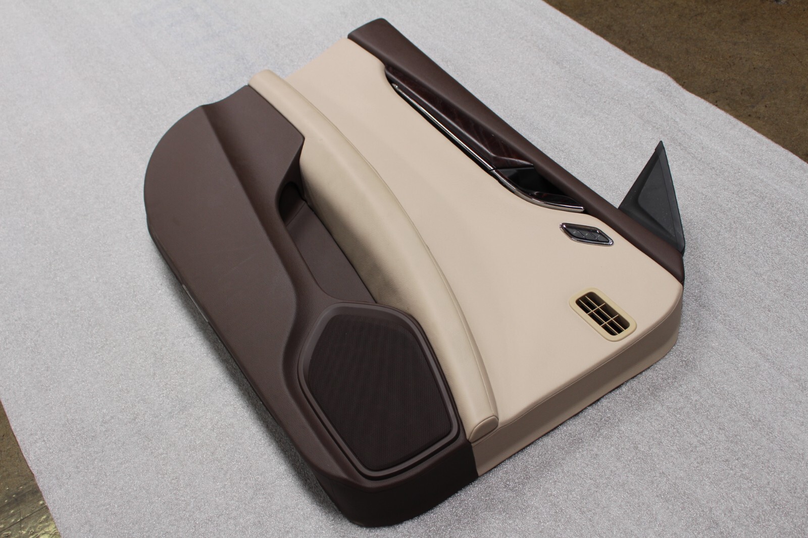 Maserati Quattroporte, LH, Left, Front Door Trim Panel, Tan/Brown, Nicked, Used