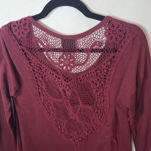 Wallpapher Medium Burgandy Shirt Long Sleeves Lace Back - Picture 4 of 6