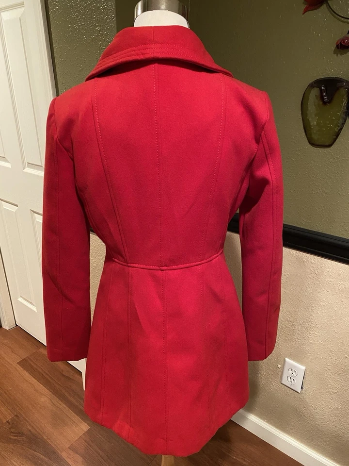 Abrigo Jessica Simpson Rojo Botones Dorados Forrado Talla PEQUEÑA Chaquetón Foto 4 de 4