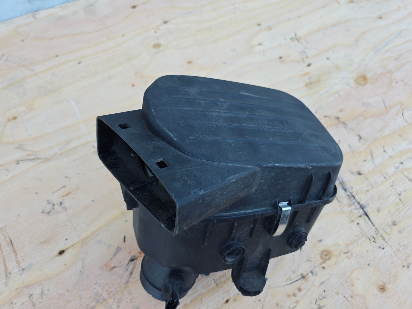 LEFT SIDE ENGINE AIR INTAKE FILTER OEM 14-19 MASERATI GHIBLI S QUATTROPORTE