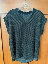 Pleione Womens Black Ivory Geometric Print V-Neck Short Rolled Sleeves; Sm/Med