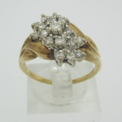 BEAUTIFUL LADIES 14K YELLOW GOLD DIAMOND CLUSTER RING .59CT.      4.7G