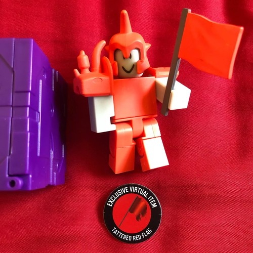 Roblox Series 11 - Flag Wars: Tattered Red Flag figure with virtual item code - 第 1/1 張圖片