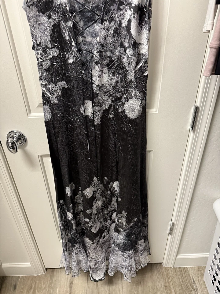 Vestido Komarov Charmeuse de Encaje Sin Mangas, Vestido Largo Negro Opio, Talla Mediana Foto 3 de 4