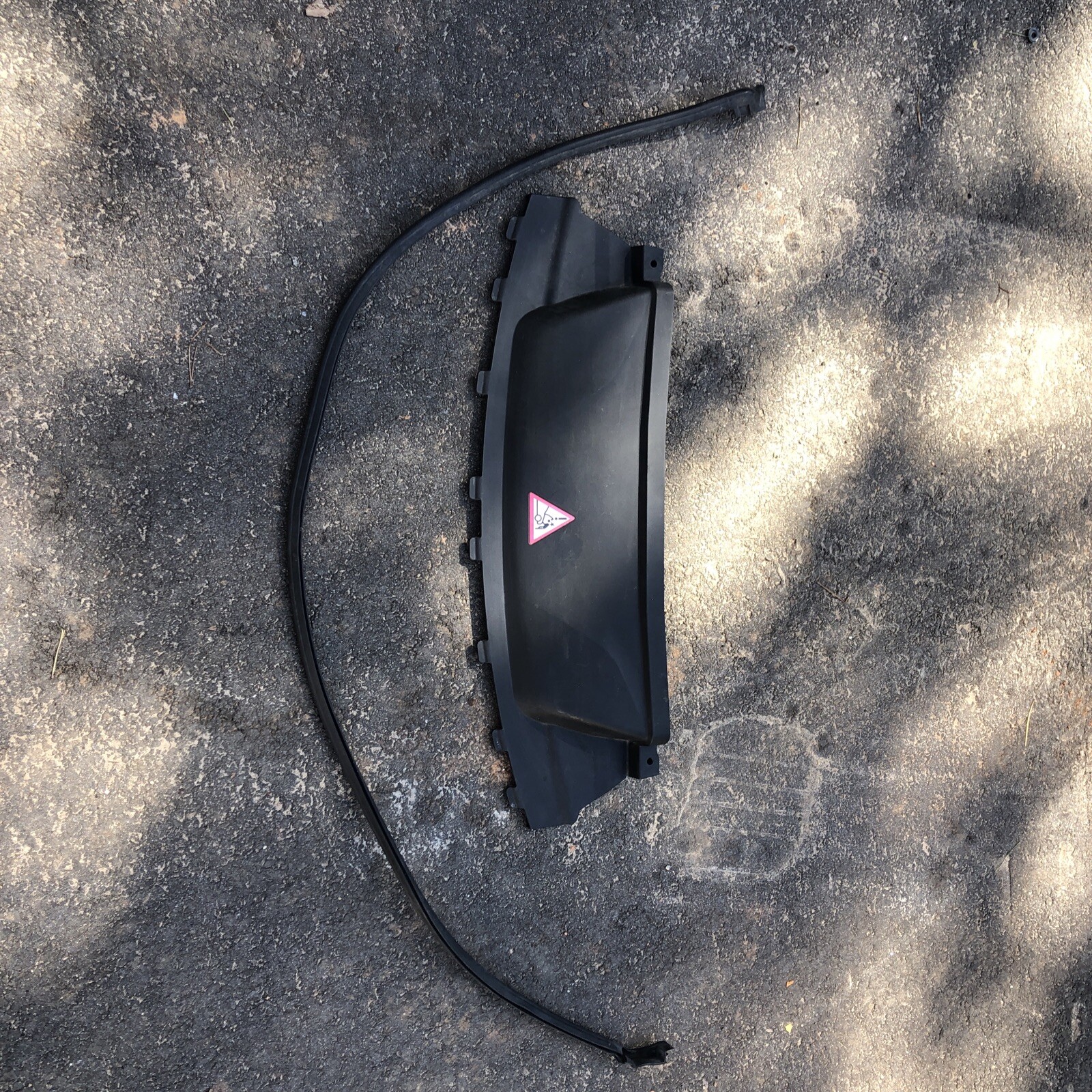?2014 - 2018 BMW X5 F15 FRONT COWL COVER TRIM WINDSHIELD 70560589 