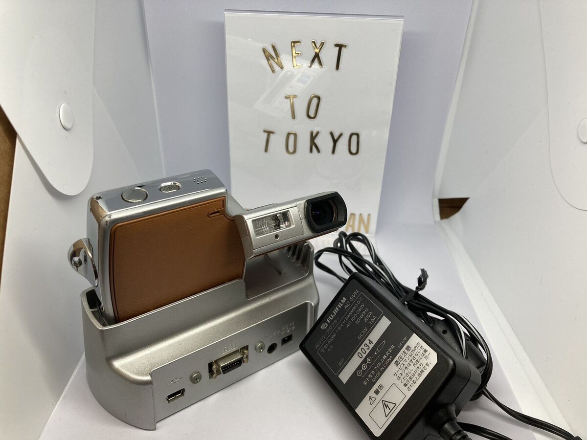 Contax U4R Kyocera Carl Zeiss Tessar T* Lens Japan No Contax U4R Kyocera Carl Zeiss Tessar T* Lens Japan No
