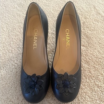 CHANEL Navy Leather Camellia Flower Heels   Gold CC Logo   Made in Italy