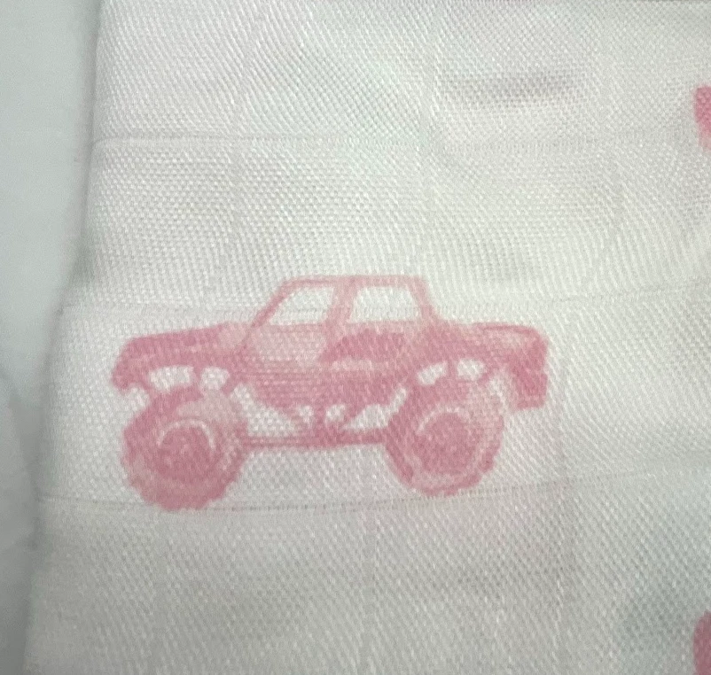 Newcastle Bambú Bebé Niña Rosa Monster Truck Manta de Seguridad Lovey Set Satinado Foto 2 de 4