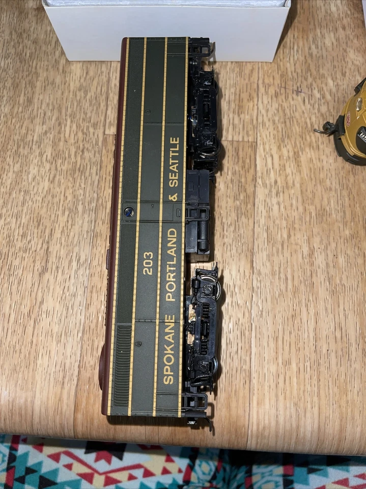walthers Ho Spokane Portland seattle 203 Alco FB-1 And 858 Locomotive  - Image 2 of 4