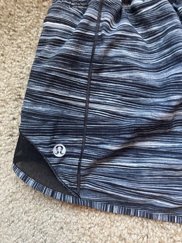 lululemon shorts women size 8