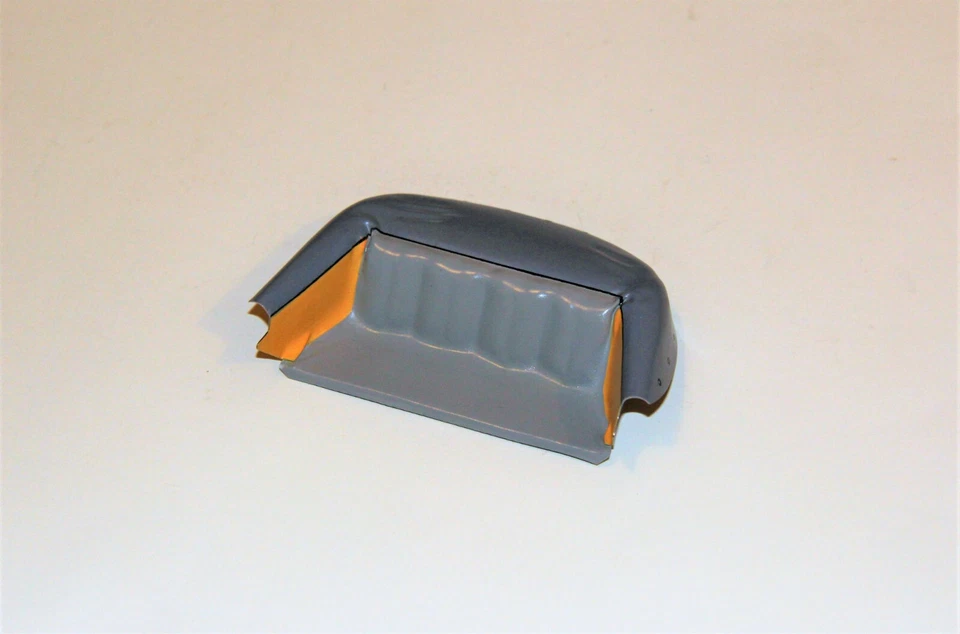 Rücksitz (grau) aus Blech für belgischen Distler Porsche "POLIZEI" DT-7500 - Bild 1 von 1