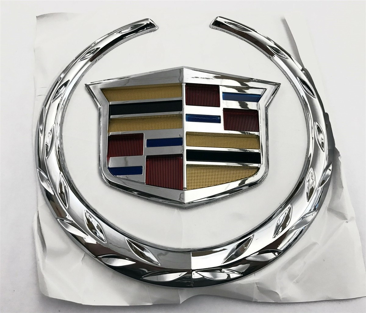 2007-14 CADILLAC ESCALADE FRONT GRILLE CREST & WREATH EMBLEM