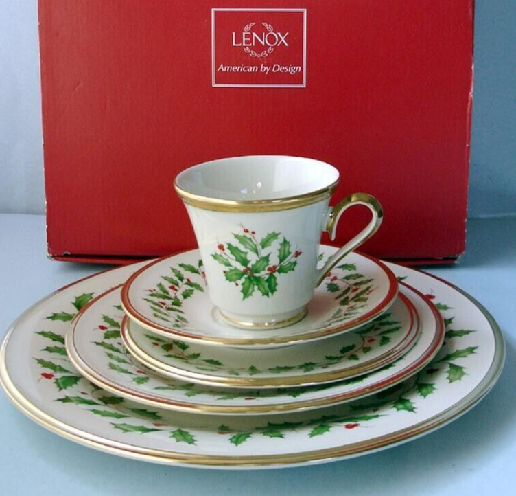 Lenox Holiday Gold 5 PC. Place Setting Holly Berry Dinnerware USA NEW Bad Box