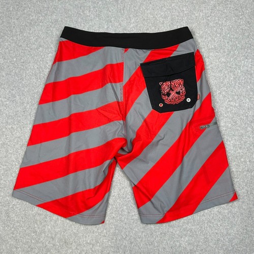 Dixxon Boardshorts Herren 32 rot grau gestreift Live Free Stretch Kordelzug Surf - Bild 2 von 10