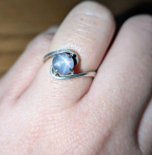 Traditional Sri Lanka ring with star sapphire size o