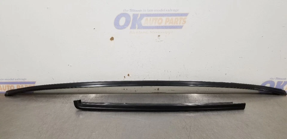 1987 BUICK GRAND NATIONAL WINDSHIELD TRIM BLACK - Image 2 of 4