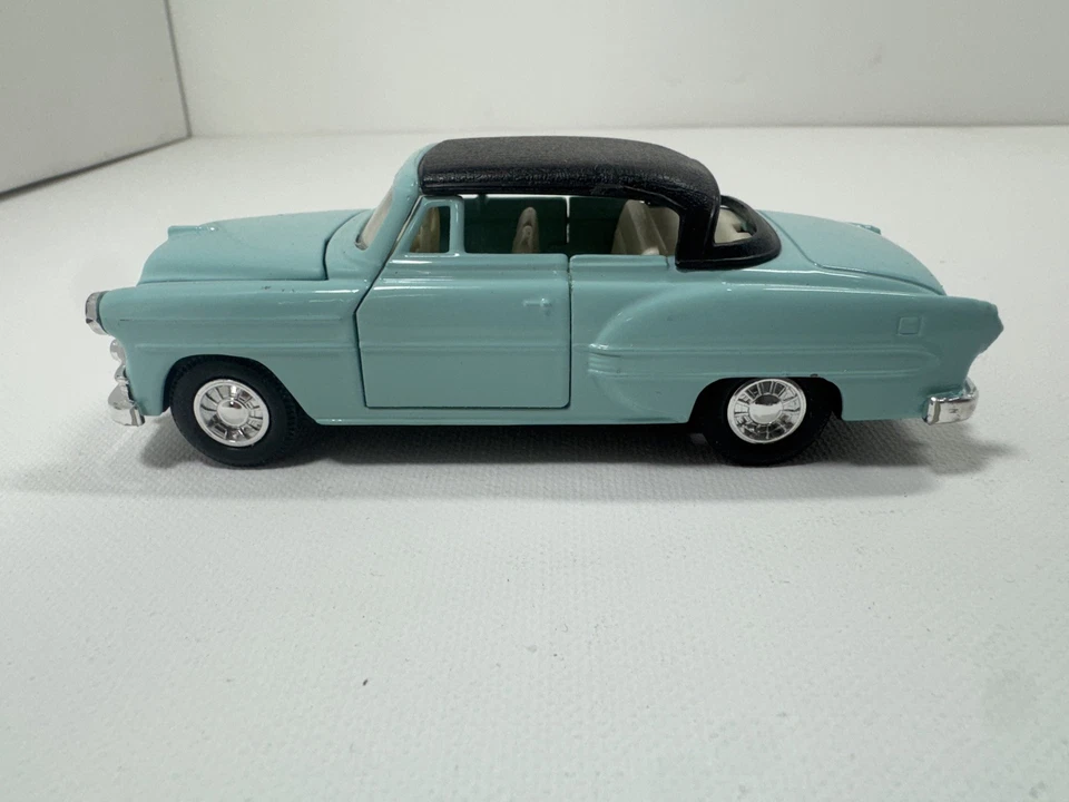 Chevrolet Bel Air 1953 coche diecast 1:32 con caja Welly 9012 Chevy azul bebé Foto 3 de 4