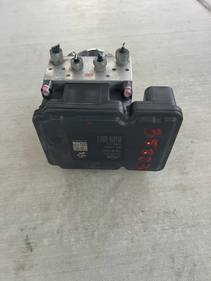 Conjunto de bomba módulo de control de freno antibloqueo ABS 2011-2016 Cadillac SRX 22890292 Foto 3 de 4