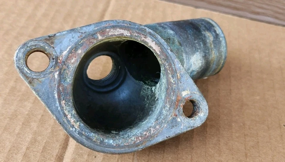 Vintage GM #336790 Chevy Water Neck Radiator Thermostat Housing Z-28 Corvette - image 3 of 4