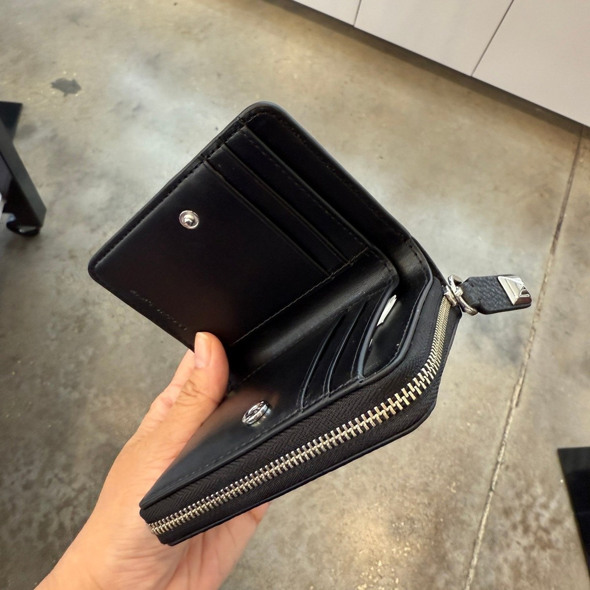 Marc Jacobs 4S5SMP078S01 Mini Compact Wallet Pebbled Leather Black