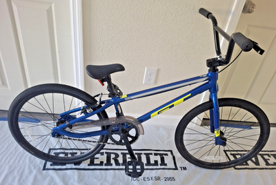 GT Mach one Expert 20 bike, blue and yellow design (mint condition