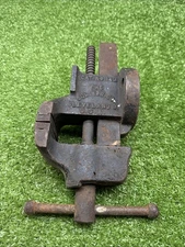 Columbian Vise No. 143  Cleveland Ohio Hardware Company cast iron steel bench