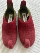 Elf/Pixie slippers, Cranberry  Avocado, felted wool, curly toes, Sz 36/ 6