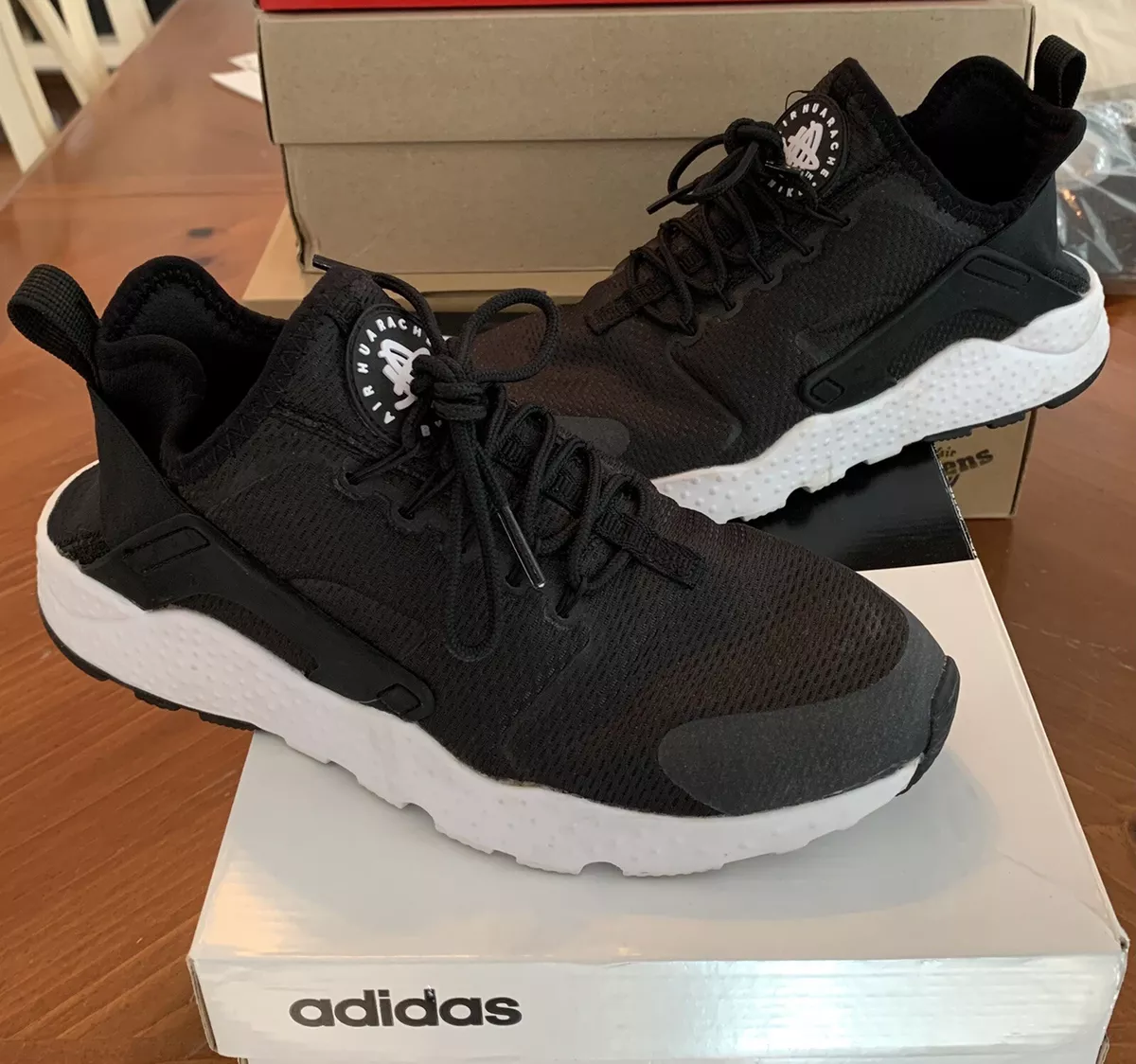 artería Aplicando Tranvía nike air huarache Black White running exercise spots athletic shoes  trainers | eBay