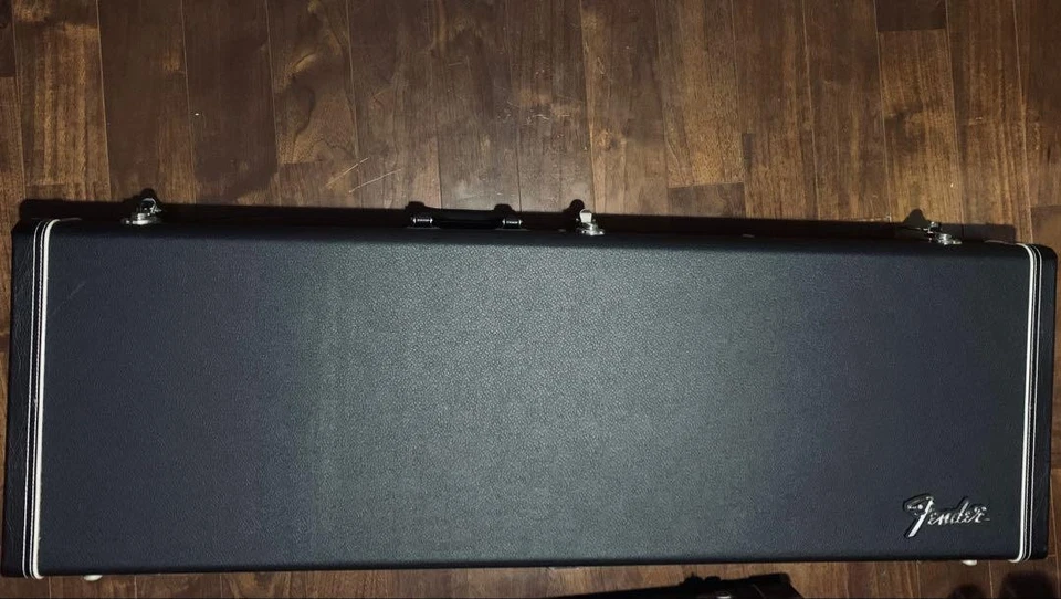 Fender Precision Jazz Bass Hard Case - image 2 of 3