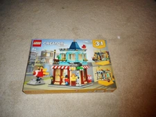 LEGO CREATOR 3 IN 1 TOWNHOUSE TOY STORE 31105...**SEALED**NEW**FREE SHIPPING**