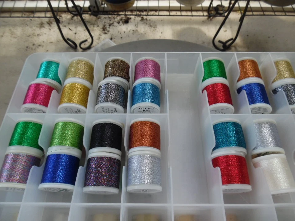 LOTE DE 56 PISCINAS MADEIRA HILO RAYÓN 200m NAVIDAD METALIZADAS Y VARIADAS Foto 2 de 4